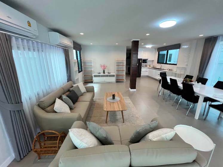 House in Phaholyothin 